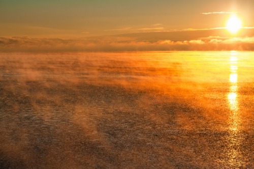 Eckerö sol och dimma över frusna Ålands hav