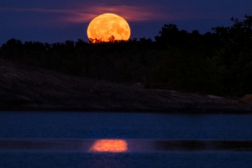 Sottunga Strawberry Moon