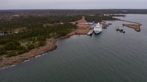 Färjan inne i Berghamn