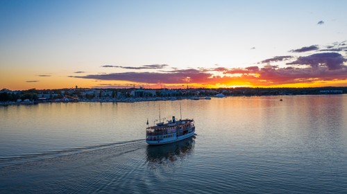 Sunnan II i solnedgång